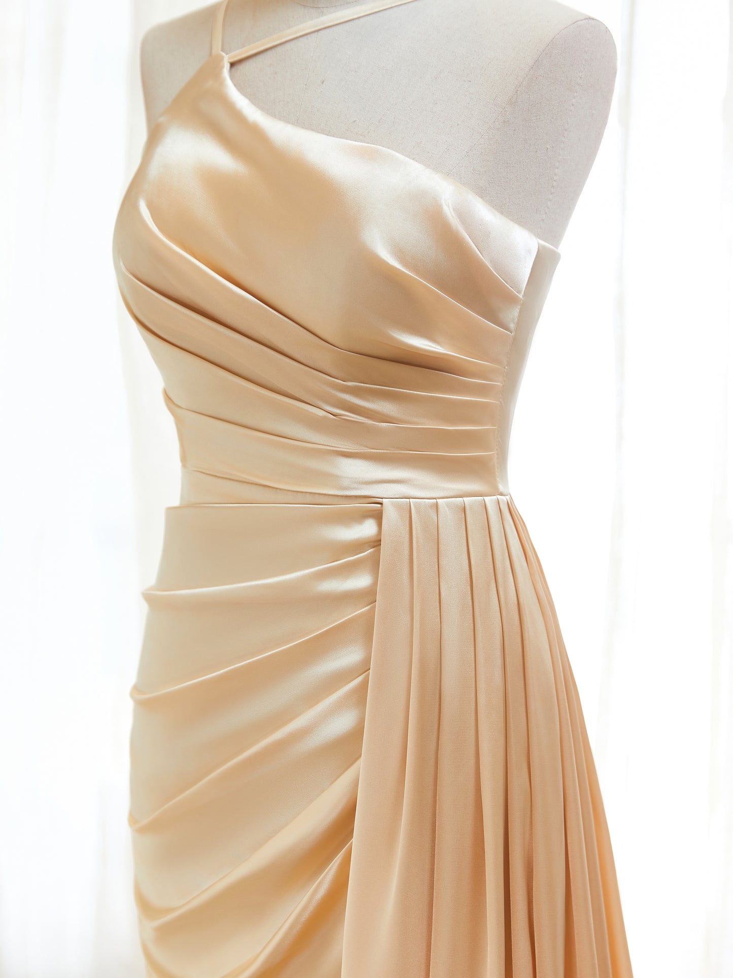One Shoulder Prom Dresses 2025 Satin Mermaid Ruched Bridesmaid Dress with Side Train