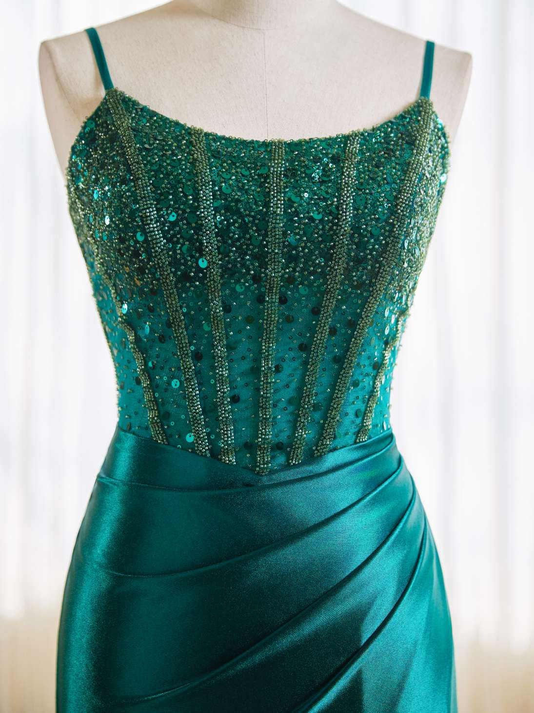 Silk Satin Prom Dresses for Women 2025 Beaded Applique Spaghetti Straps Mermaid Formal Evening Gowns with Slit