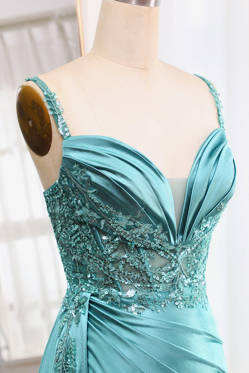 V Neck Satin Prom Dresses Long Mermaid Lace Evening Gown with Slit Pleated Bodycon Formal Dress with Tail